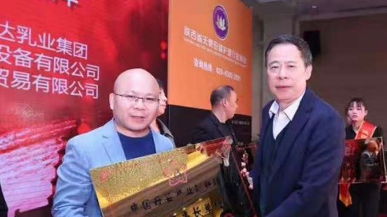 熱烈祝賀【嬰商國際集團】成為“中國母嬰產(chǎn)業(yè)創(chuàng)新聯(lián)盟”副理事長單位！