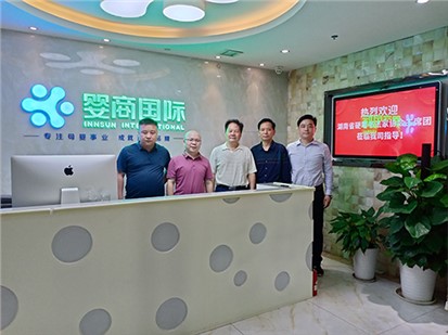 湖南省硬筆書法家協(xié)會主席團(tuán)來我司 對甘濤董事長擔(dān)任書法家協(xié)會新一屆主席團(tuán)成員進(jìn)行考察